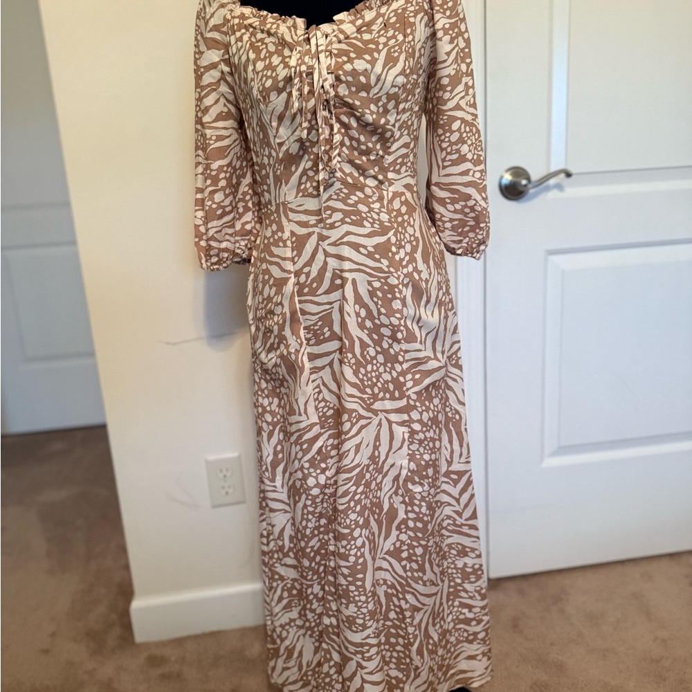 Jessica Simpson Tan and White Long Sleeve Dress